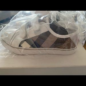 NEW! Kids Burberry Sneakers w/ Velcro Straps. 33